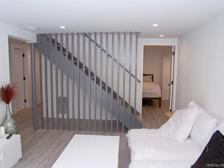 47 School St — Photo 11