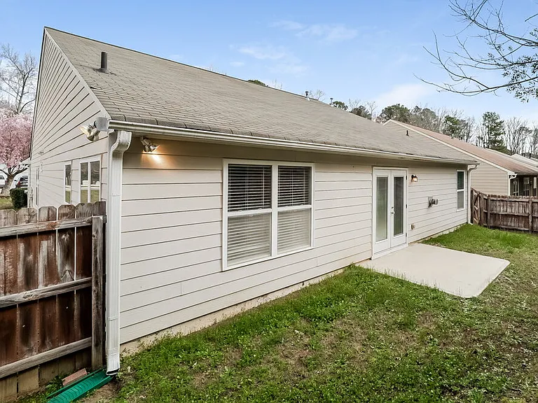 8416 Somerton Cir — Photo 16