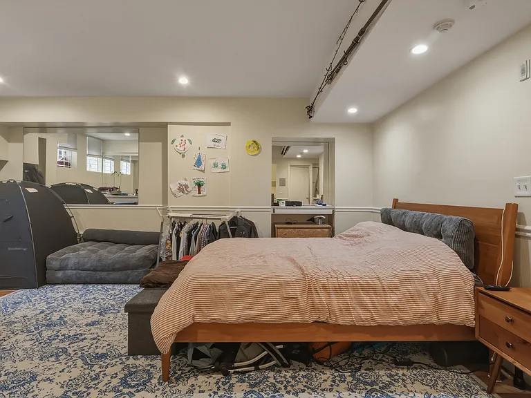 241 W Newton St #3 — Photo 6