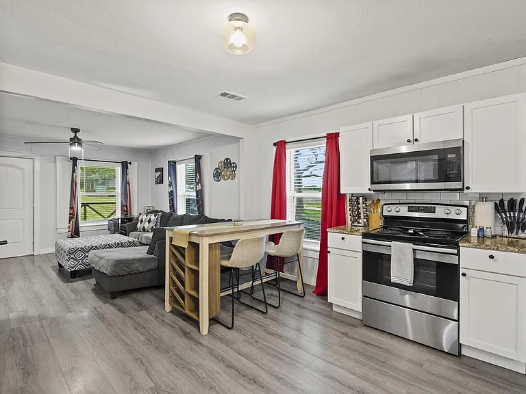 724 E Woodard St — Photo 26