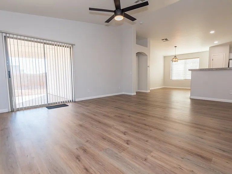 2337 Horizon Dr — Photo 2