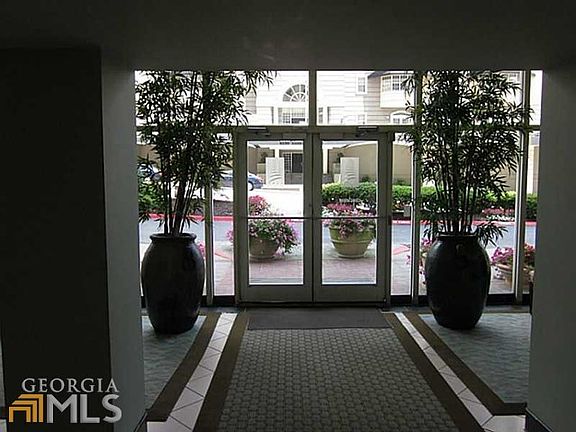 Front entry with 24 hr concierge