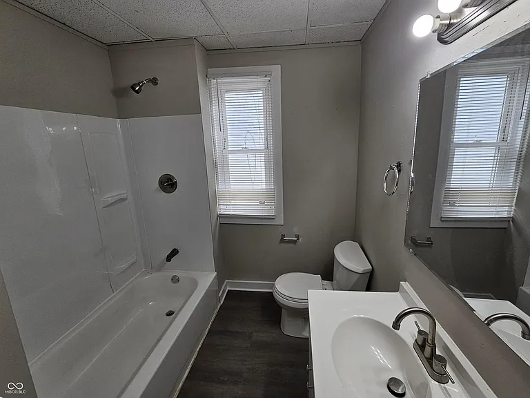 351 Congress Ave — Photo 18