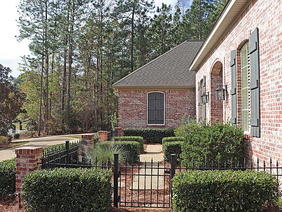 3rd image of 98 Saint Annes Dr