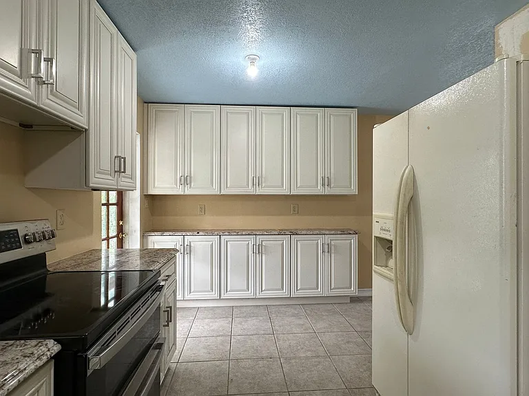 261 Caldwell St — Photo 36