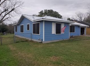 322 N Mount Auburn St, Goliad, TX 77963