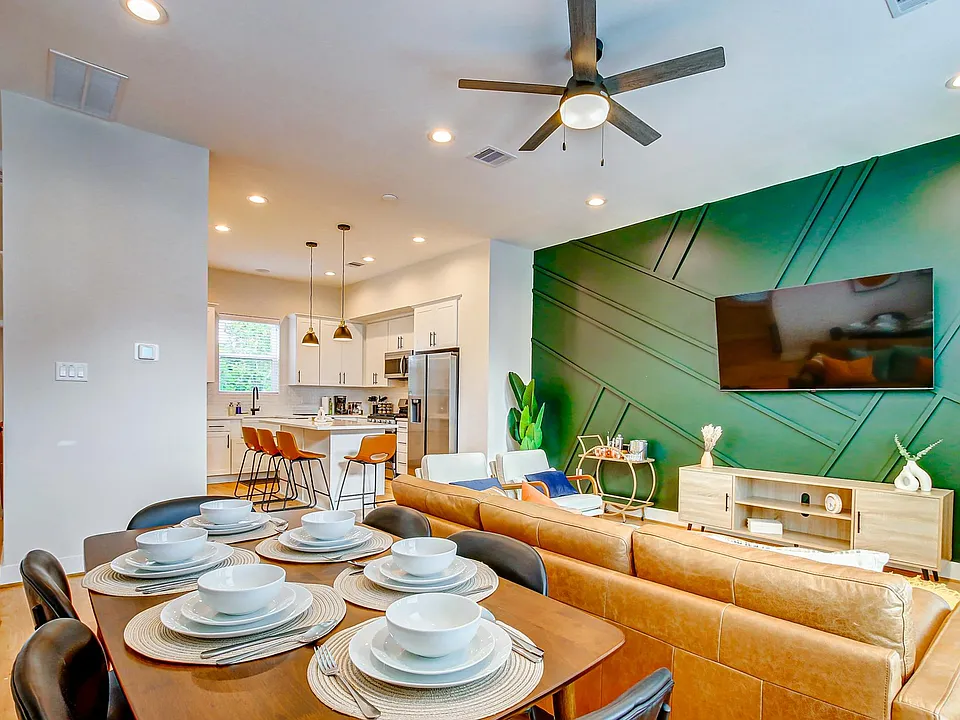 5330 Donovan Gardens Ln