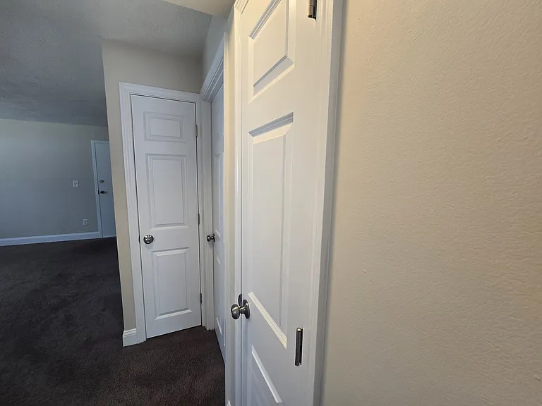 725 Broad St #4 — Photo 9