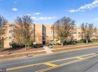 200 Locust St SE APT 403, Vienna, VA 22180