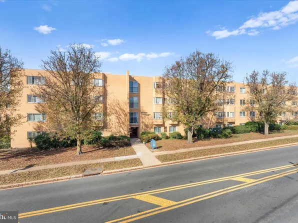 200 Locust St SE APT 403, Vienna, VA 22180