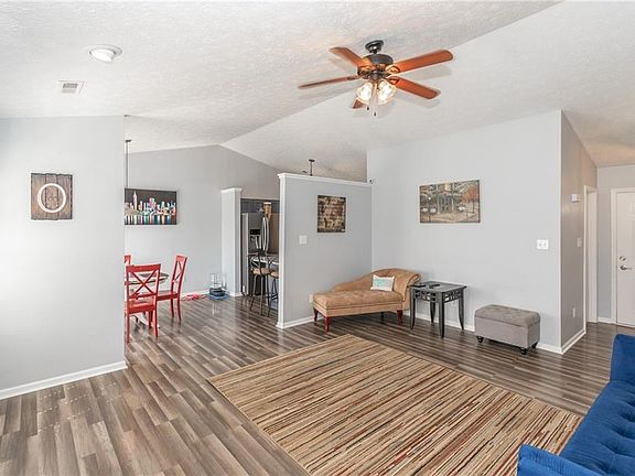 3rd image of 5643 Pine Knoll Blvd
