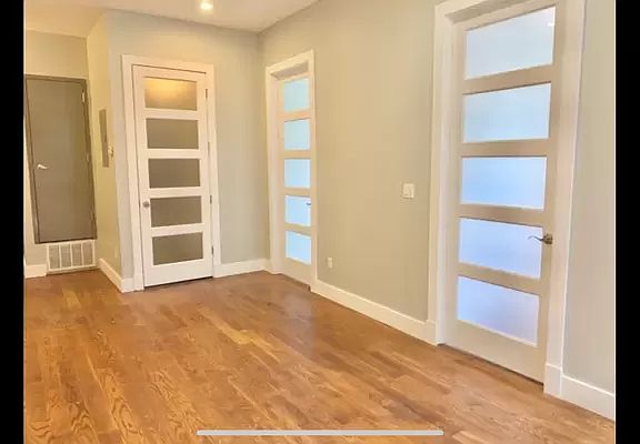 5th image of 1503 Gates Ave #1R