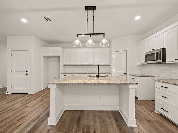 4th image of 4912 Ridglea Ln