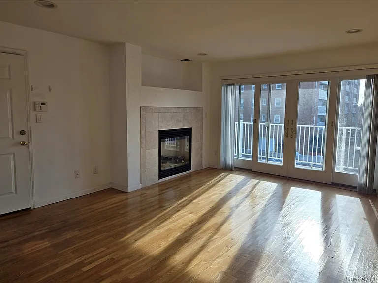 269 E Broadway #24 — Photo 3