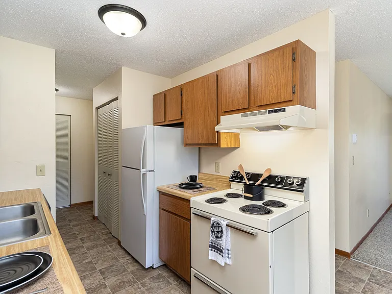 Hutchinson, MN Echo Manor Apartments | 21A | Kitchen