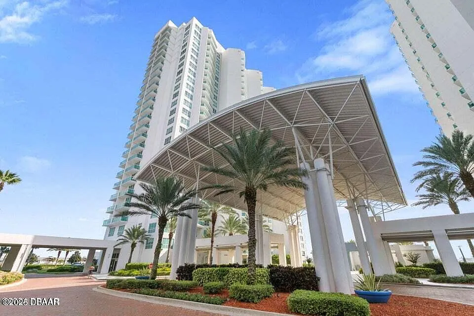 3 bed, 3.0 bath, 2085 sqft, $3,500 — Photo 4