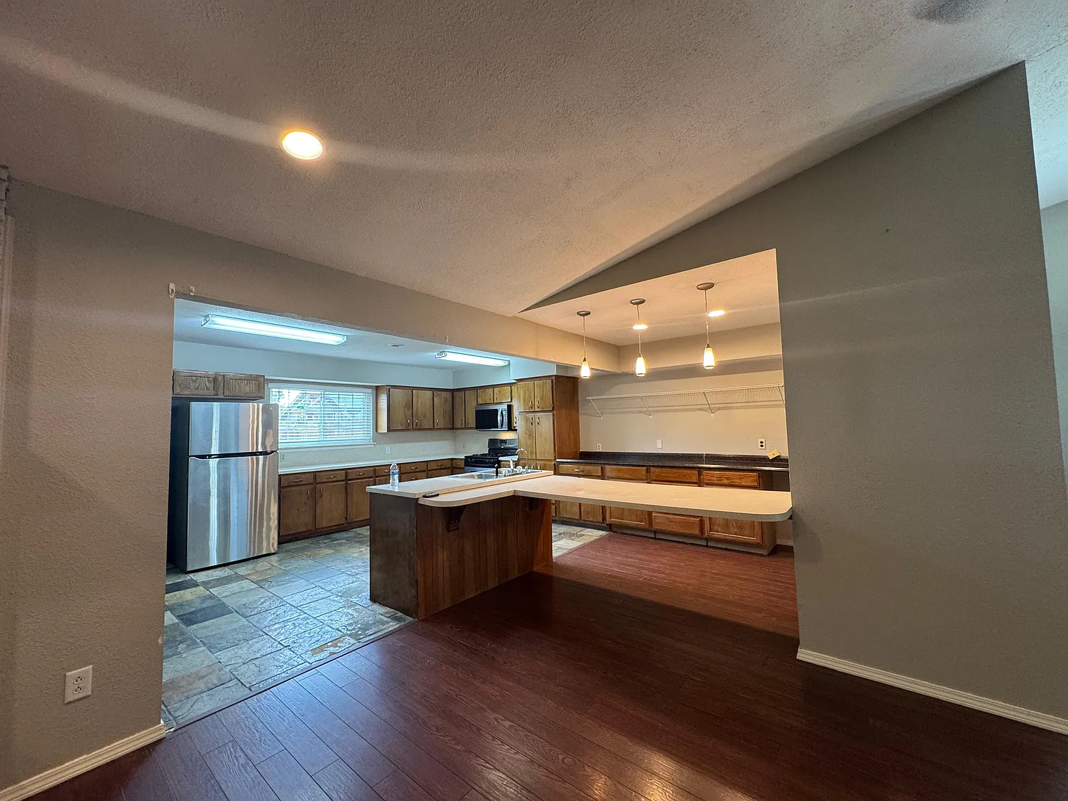3 bed, 2154 sqft, $2,500 — Photo 4