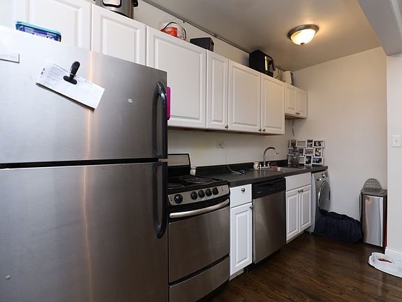 2nd image of 3345 N Marshfield Ave #602