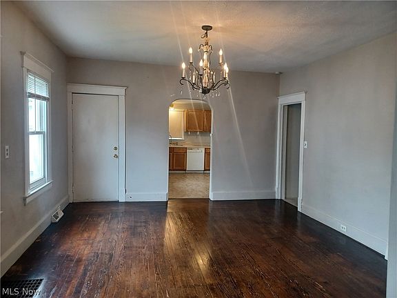 5th image of 1639 Wellington Ave