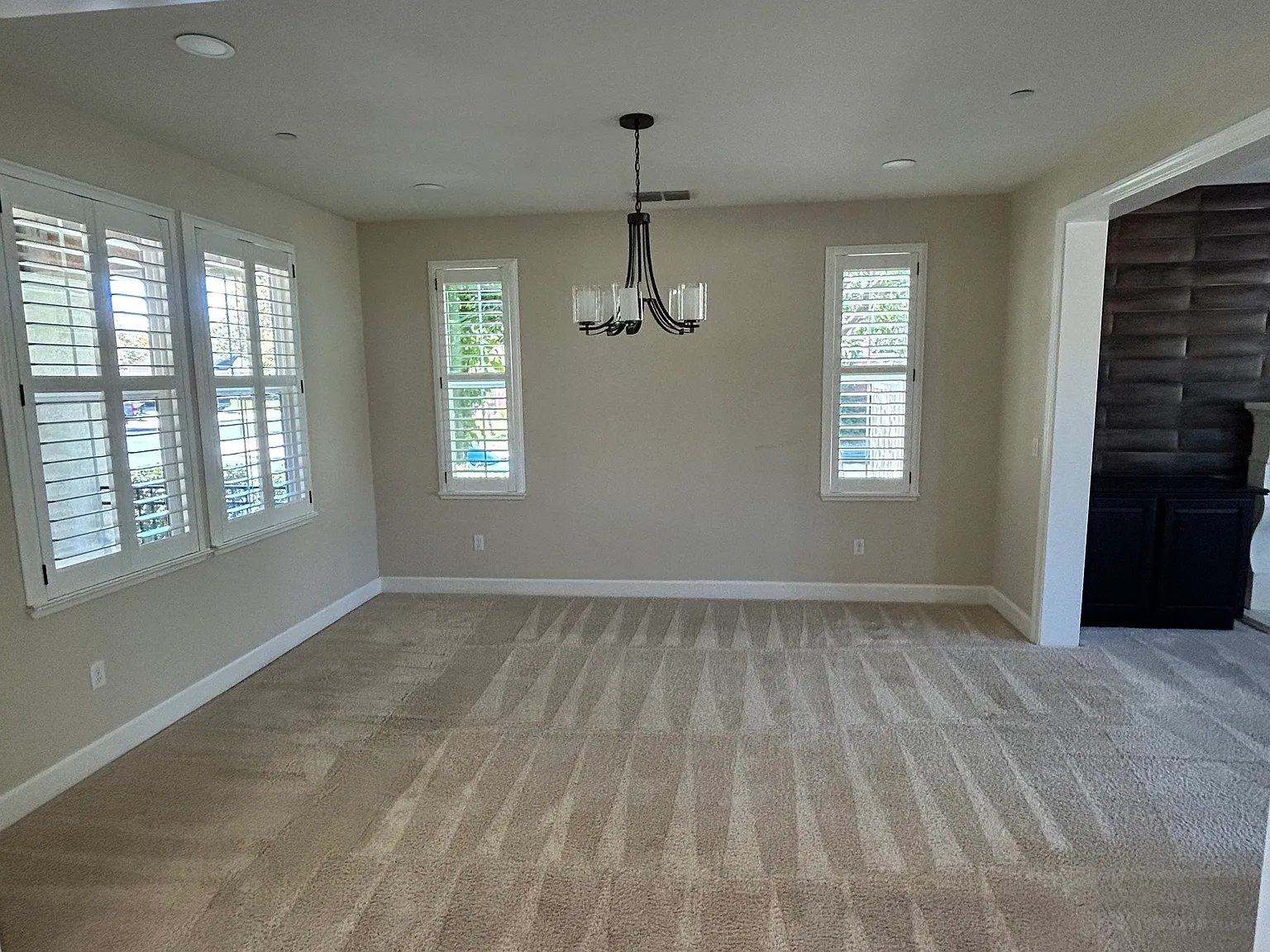 4 bed, 2856 sqft, $3,850 — Photo 4