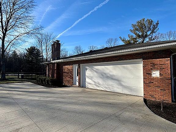 3rd image of 19294 Howe Rd