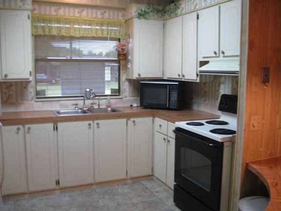3rd image of 10620 SW 27th Ave Lot 107A