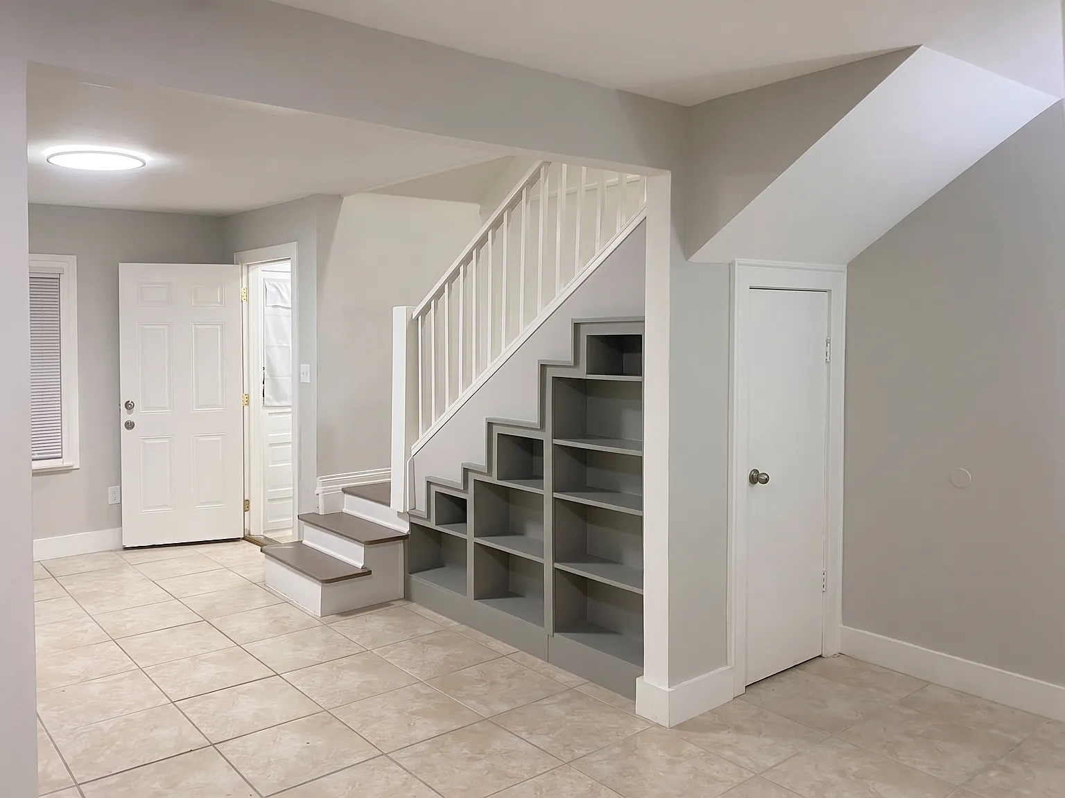 2 bed, 900 sqft, $1,600 — Photo 2