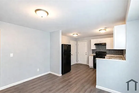 2133 White Ave — Photo 6