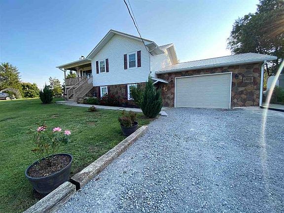 2nd image of 1415 Windsor Dr