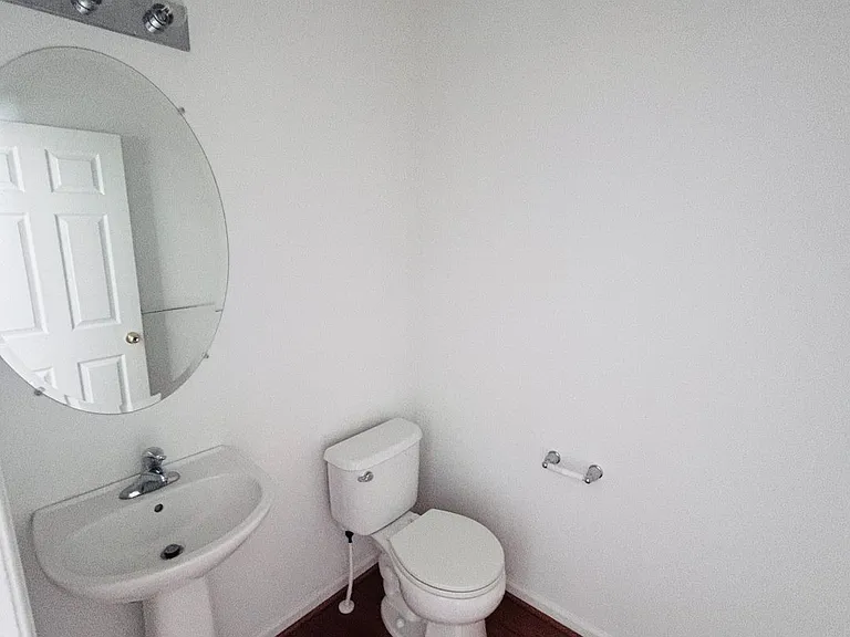 1011 King Way — Photo 40