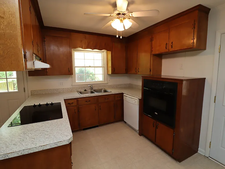116 Shirley Dr — Photo 13