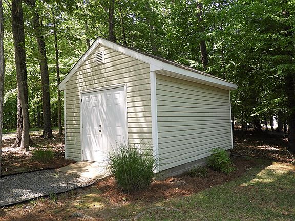 3rd image of 111 Waterway Dr
