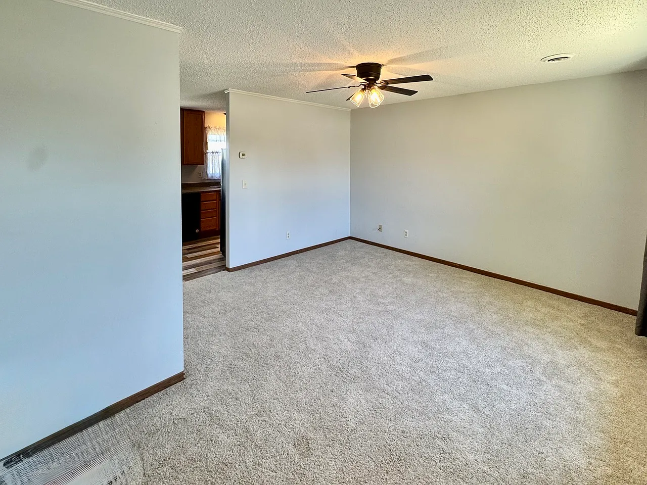 3 bed, 1056 sqft, $1,600 — Photo 3
