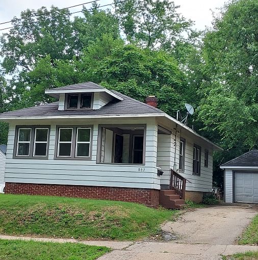 1st image of 807 N Central Ave