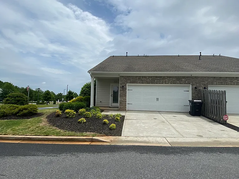 221 Scenic Rd — Photo 31