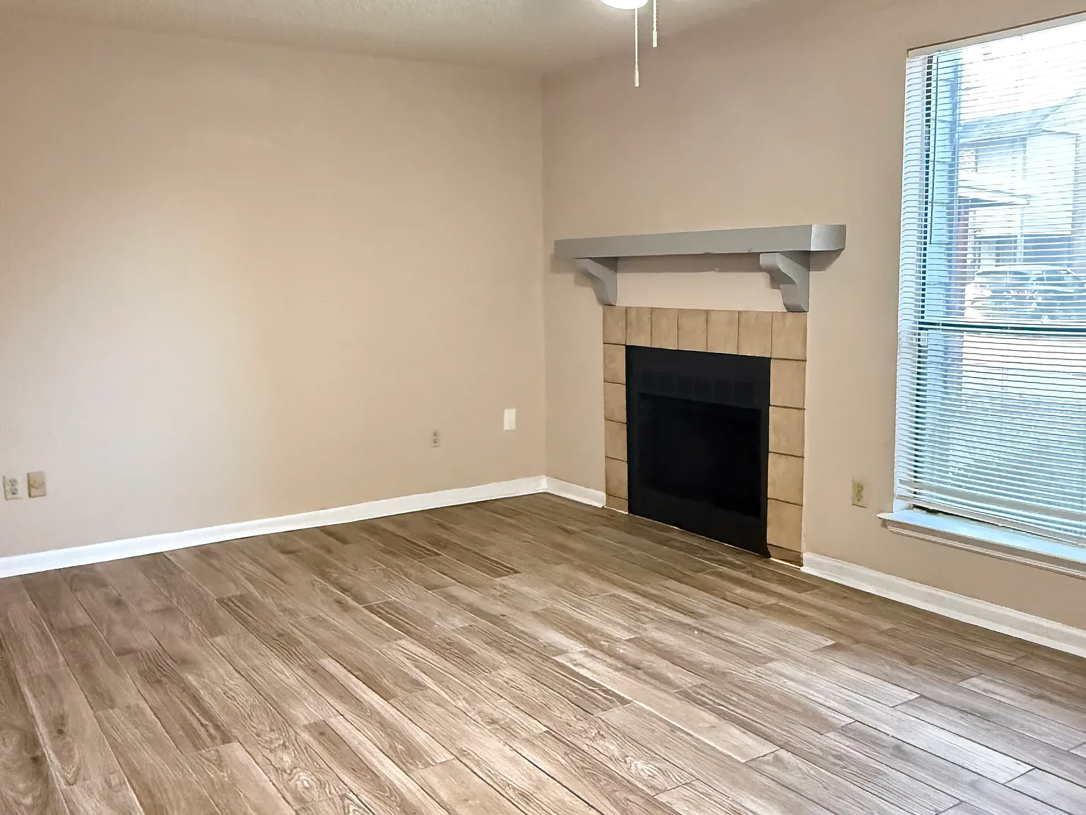 155 Marilyn Dr — Photo 2