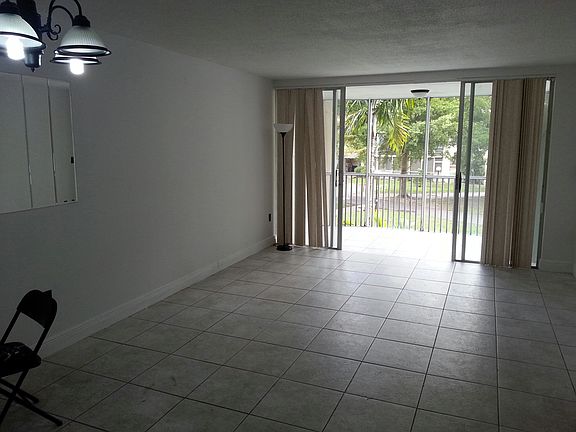 4th image of 1670 NE 191st St APT 204-3