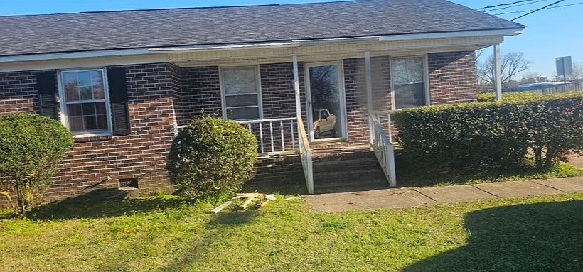1st image of 2624 E Crestwood Ave