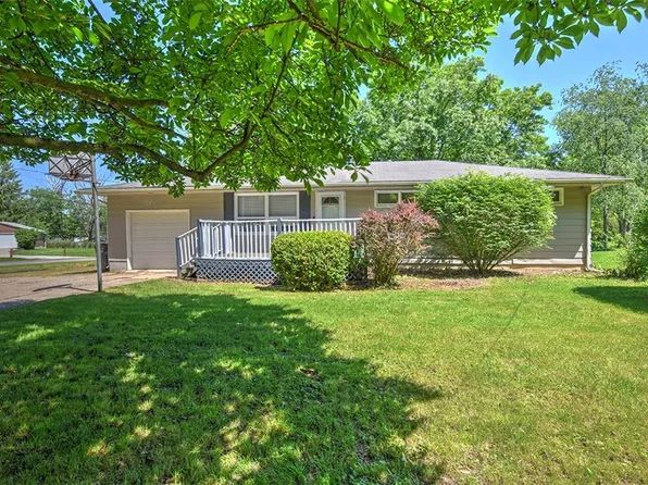 1110 Spitler Park Dr, Mt Zion, IL 62549