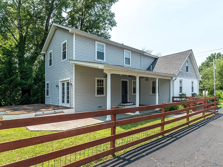 2477 Walnut St — Photo 1