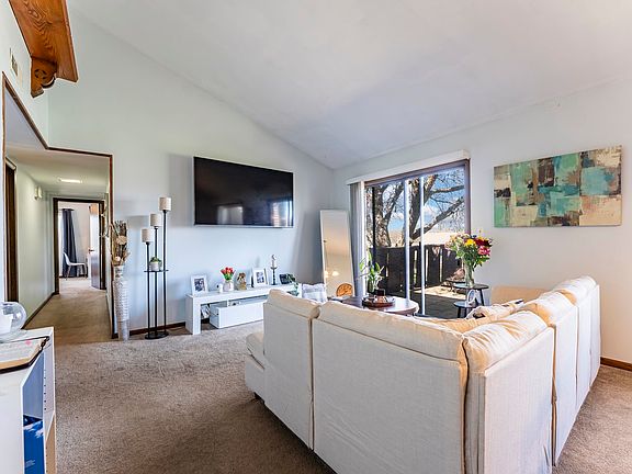 5th image of 5202 Winslow Cir APT A