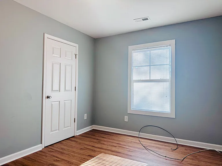 630 Middle St — Photo 4