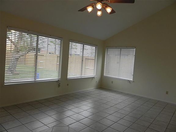 5th image of 10110 Shadow Pine Dr