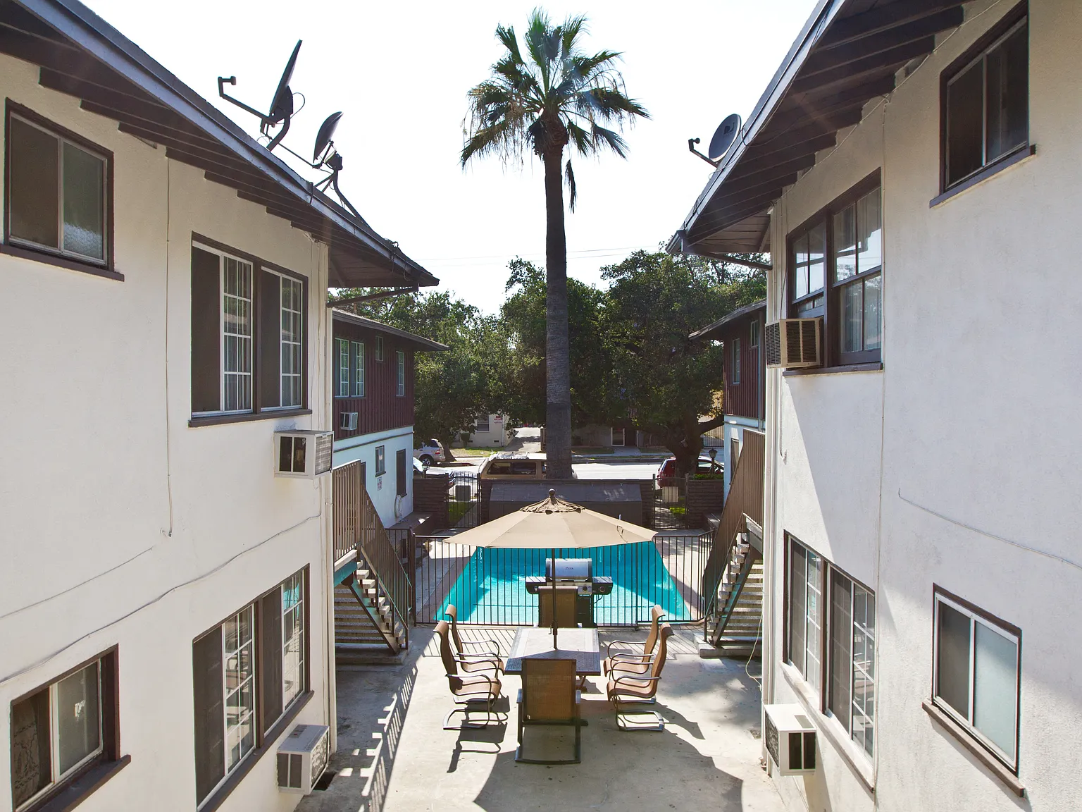 Verdugo Plaza Apartments — Photo 4