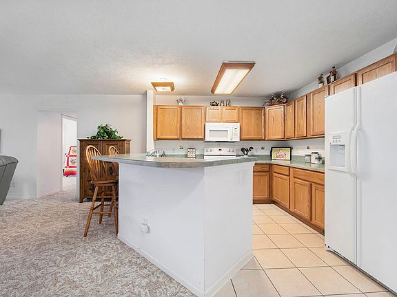 5th image of 370 Westbrook Ct