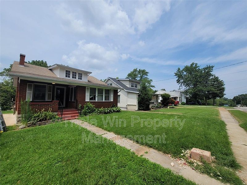 1st image of 2965 Kincaid Ave