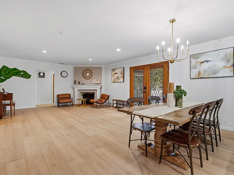 5835 Hillview Park Ave — Photo 34