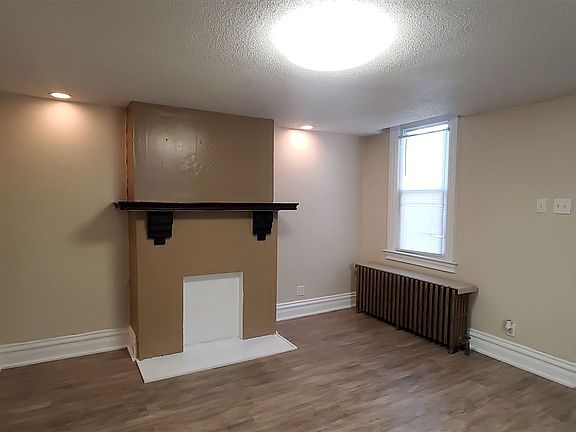 836 North Ave Living Room