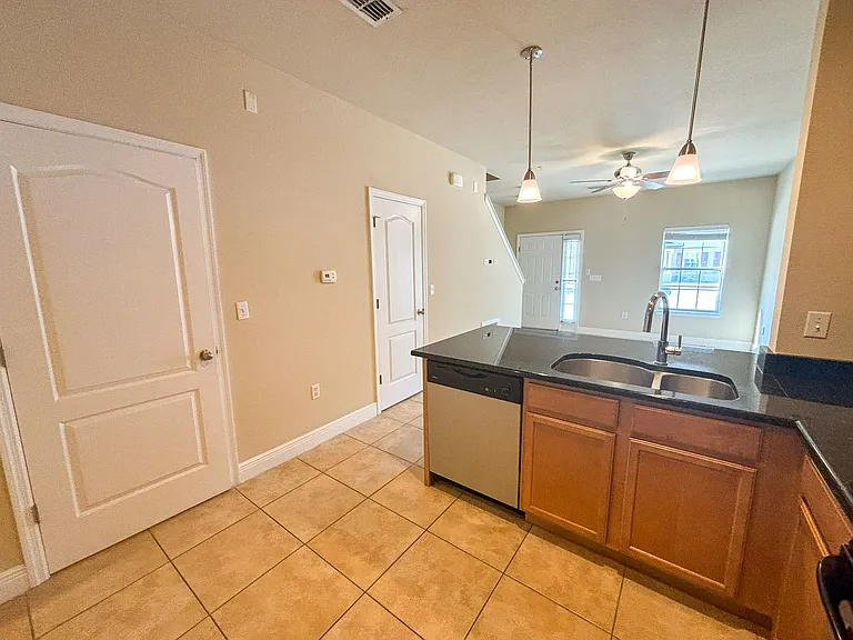 2946 SW 35th Pl #40 — Photo 7