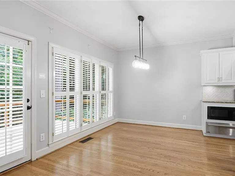 4563 Fountain Dr NE — Photo 8